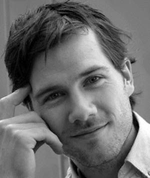 Picture of Luke MacFarlane