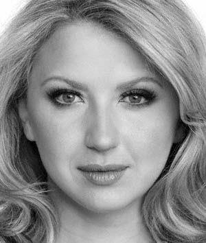 Picture of Nina Arianda